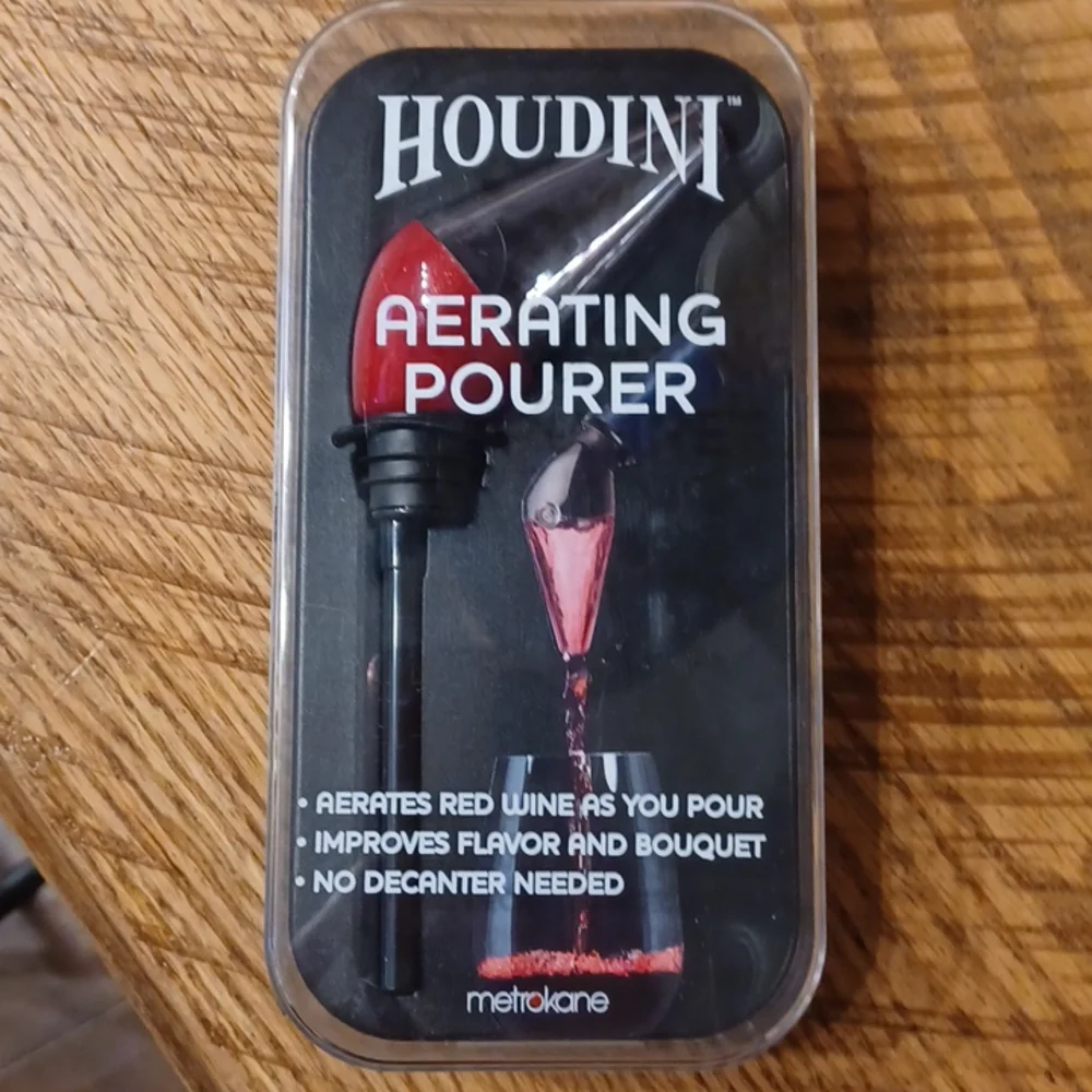 🚨 Final Sale NIB Houdini Red Aerating Pourer